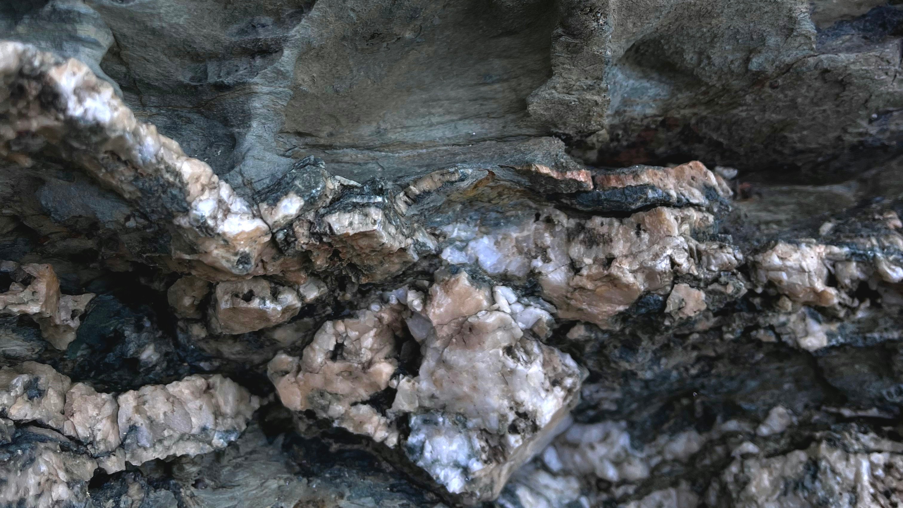 Yediğimiz Kaya: Tuzun Kimyası ve Çeşitleri